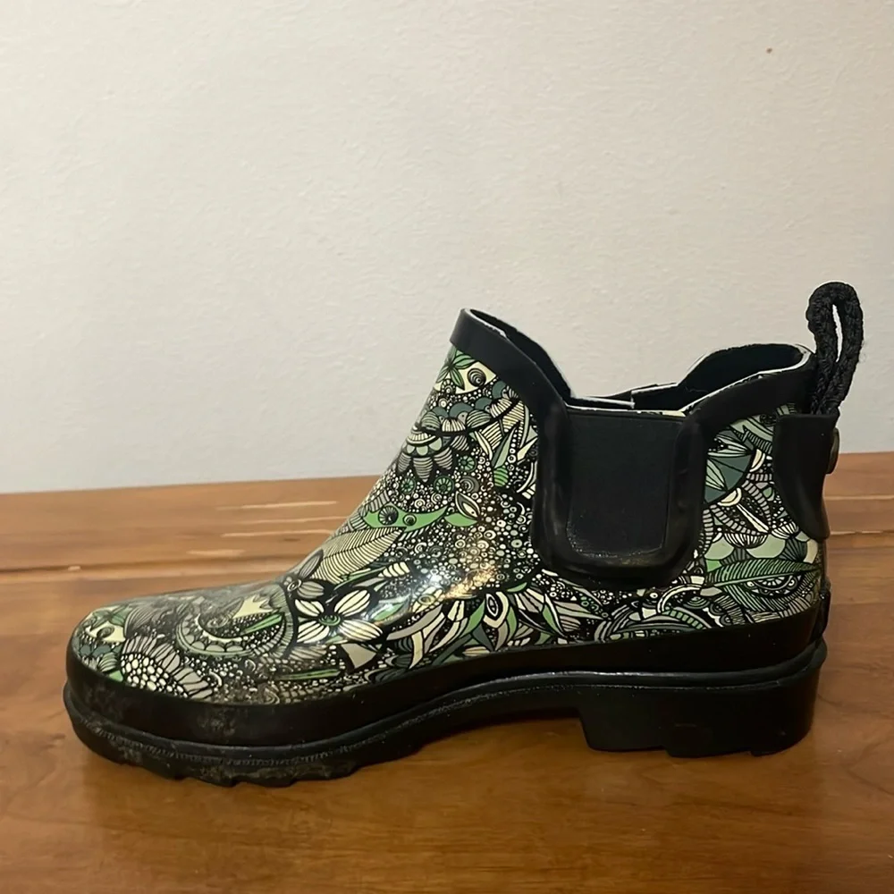SAKROOTS Rhyme Ankle Rain Boots Size 7